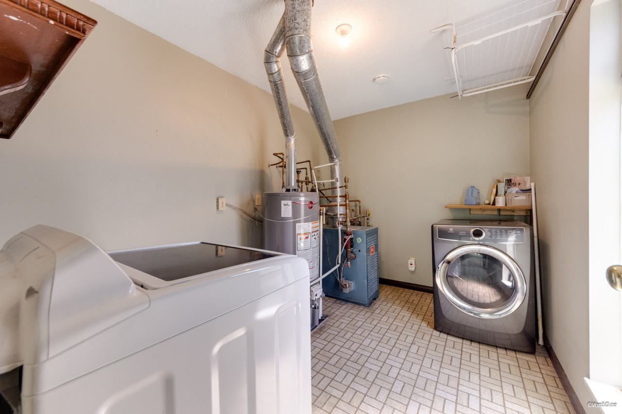 5191 Chetwynd Avenue - Photo 7 of 36
