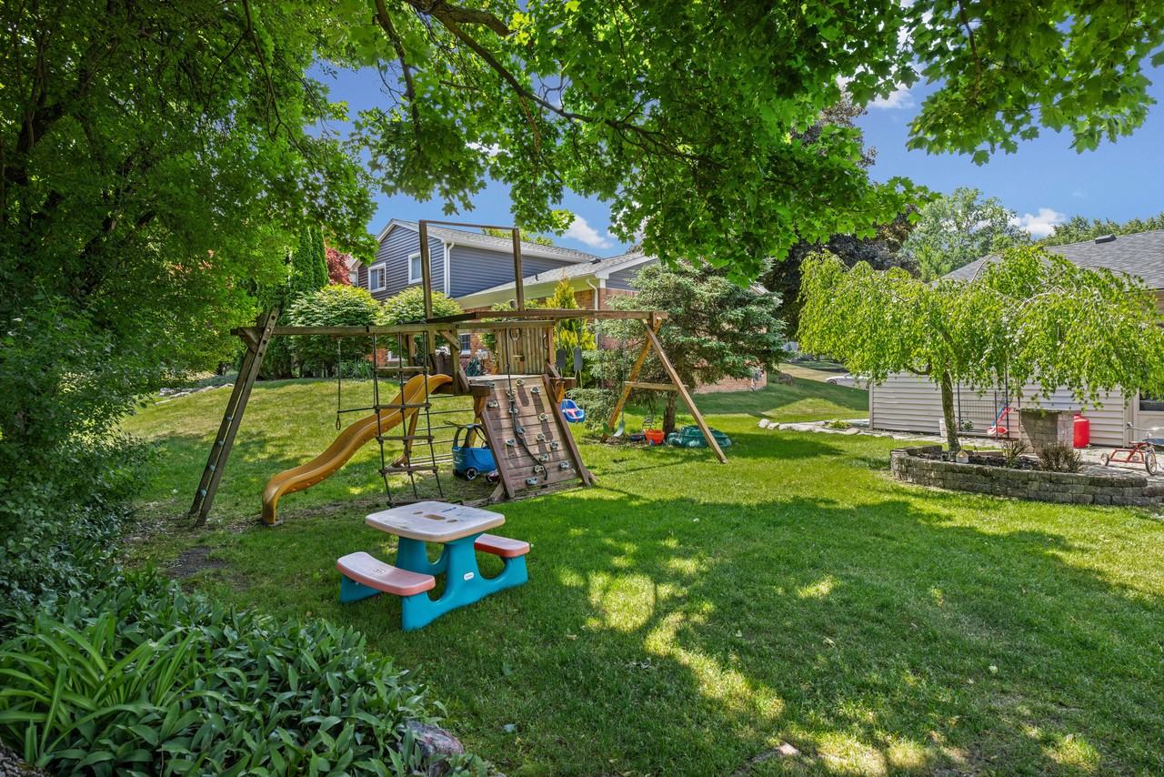 16610 Old Bedford Road - Photo 2 of 37