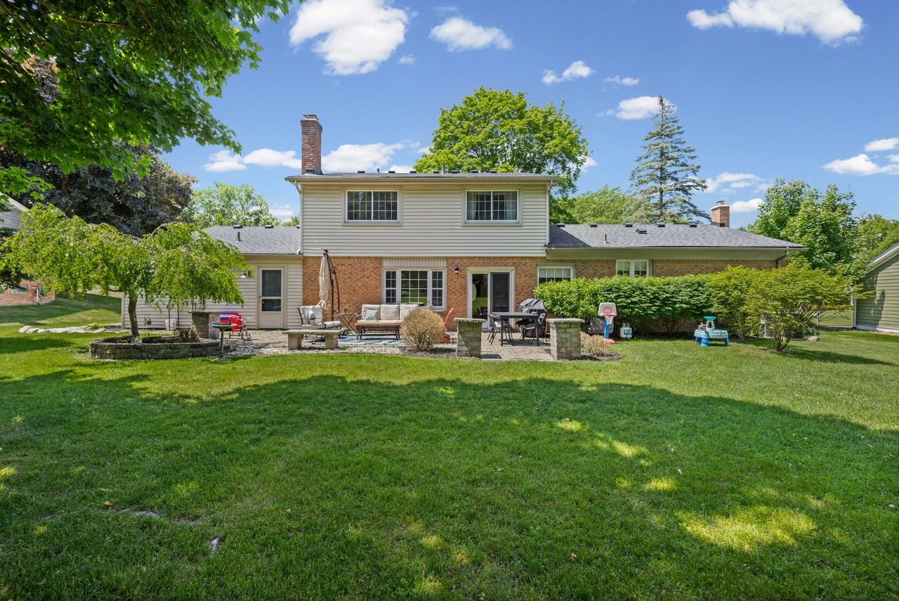 16610 Old Bedford Road - Photo 3 of 37