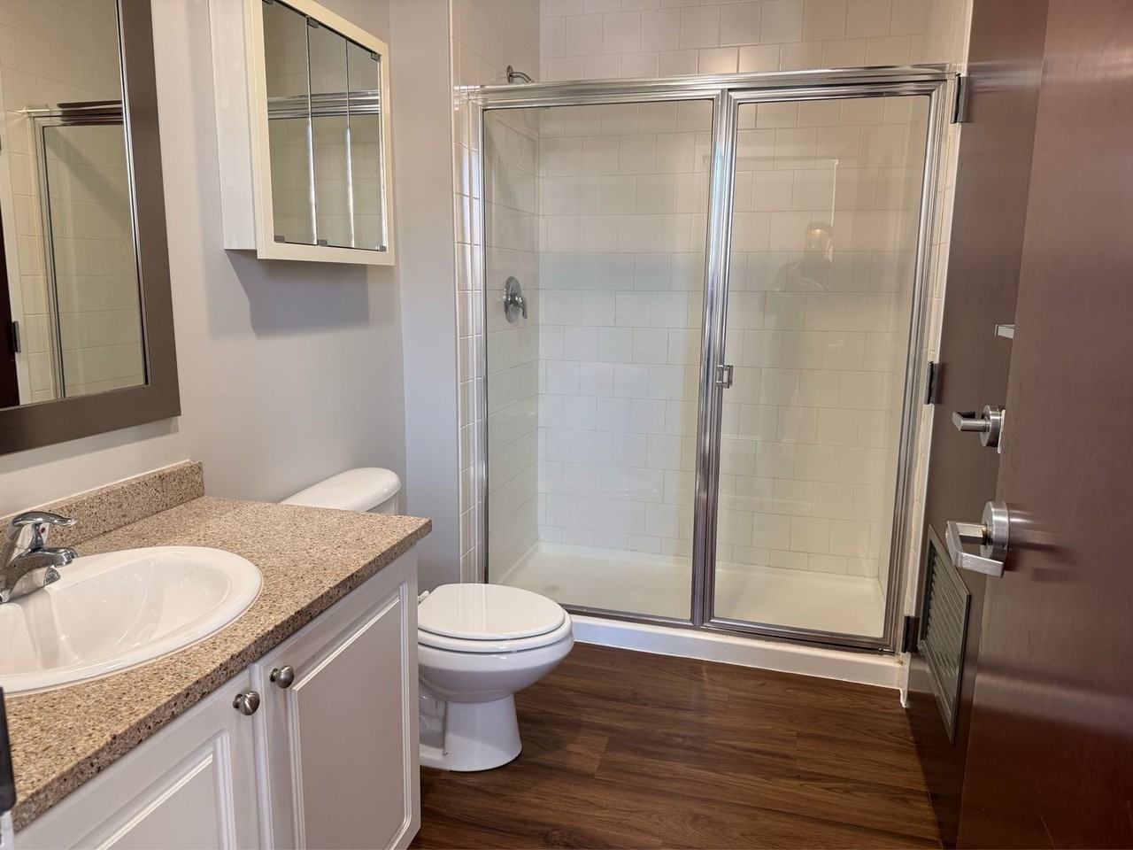 210 Farmington Ave - Photo 4 of 7