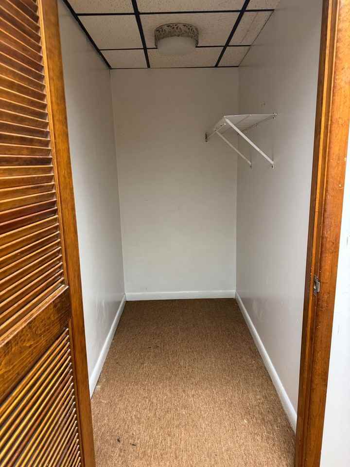 300 Seneca Ln - Photo 4 of 12