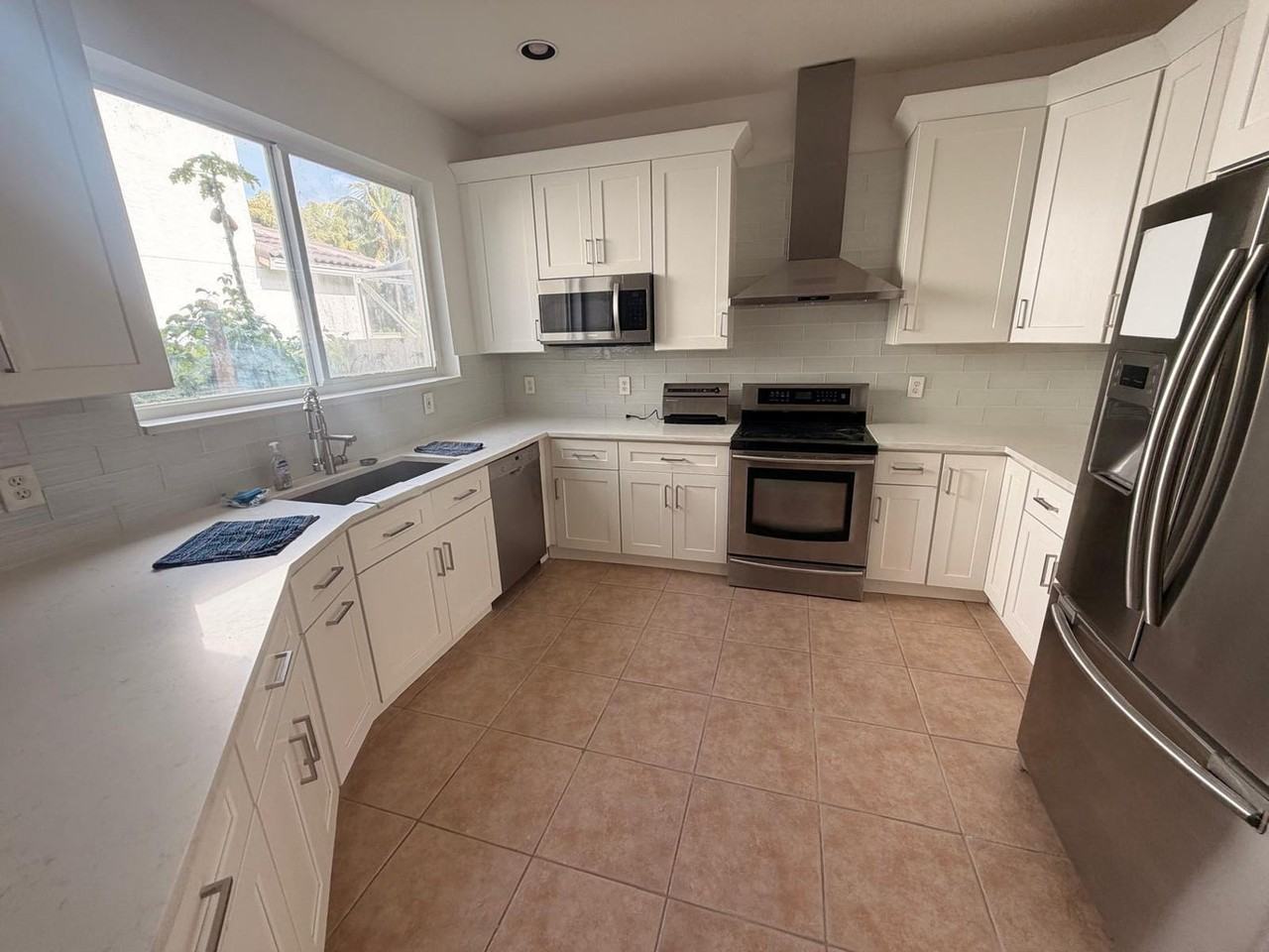 1226 Avondale Lane - Photo 3 of 9