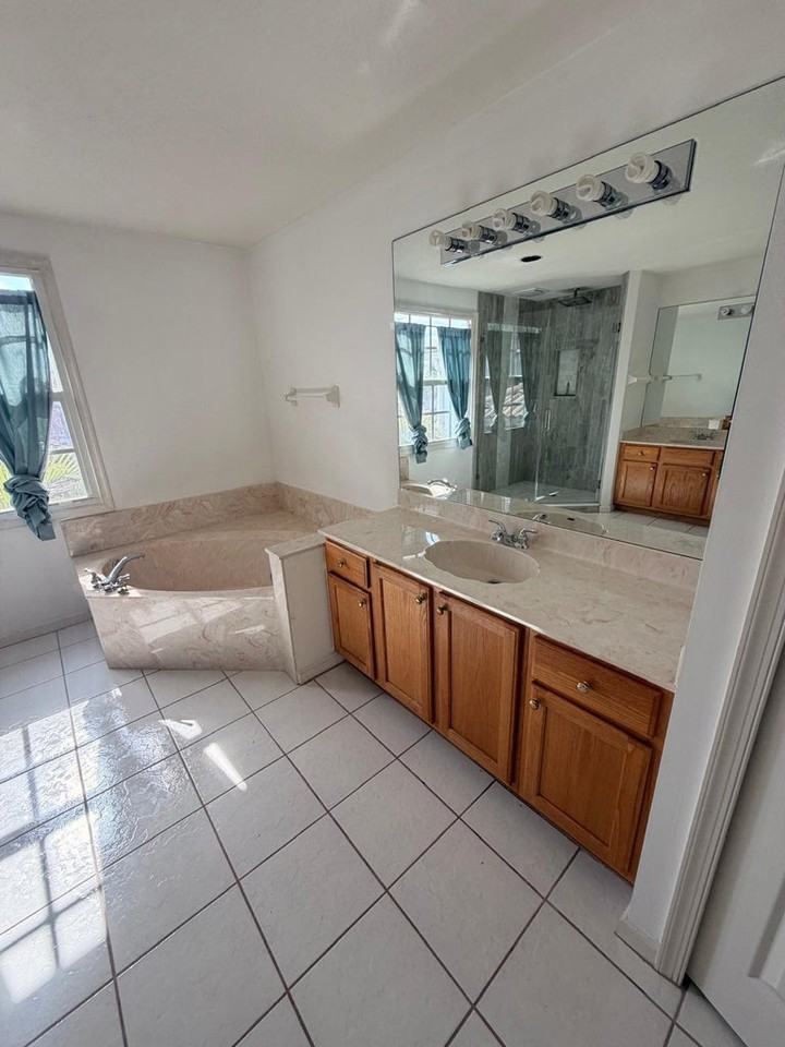 1226 Avondale Lane - Photo 4 of 9