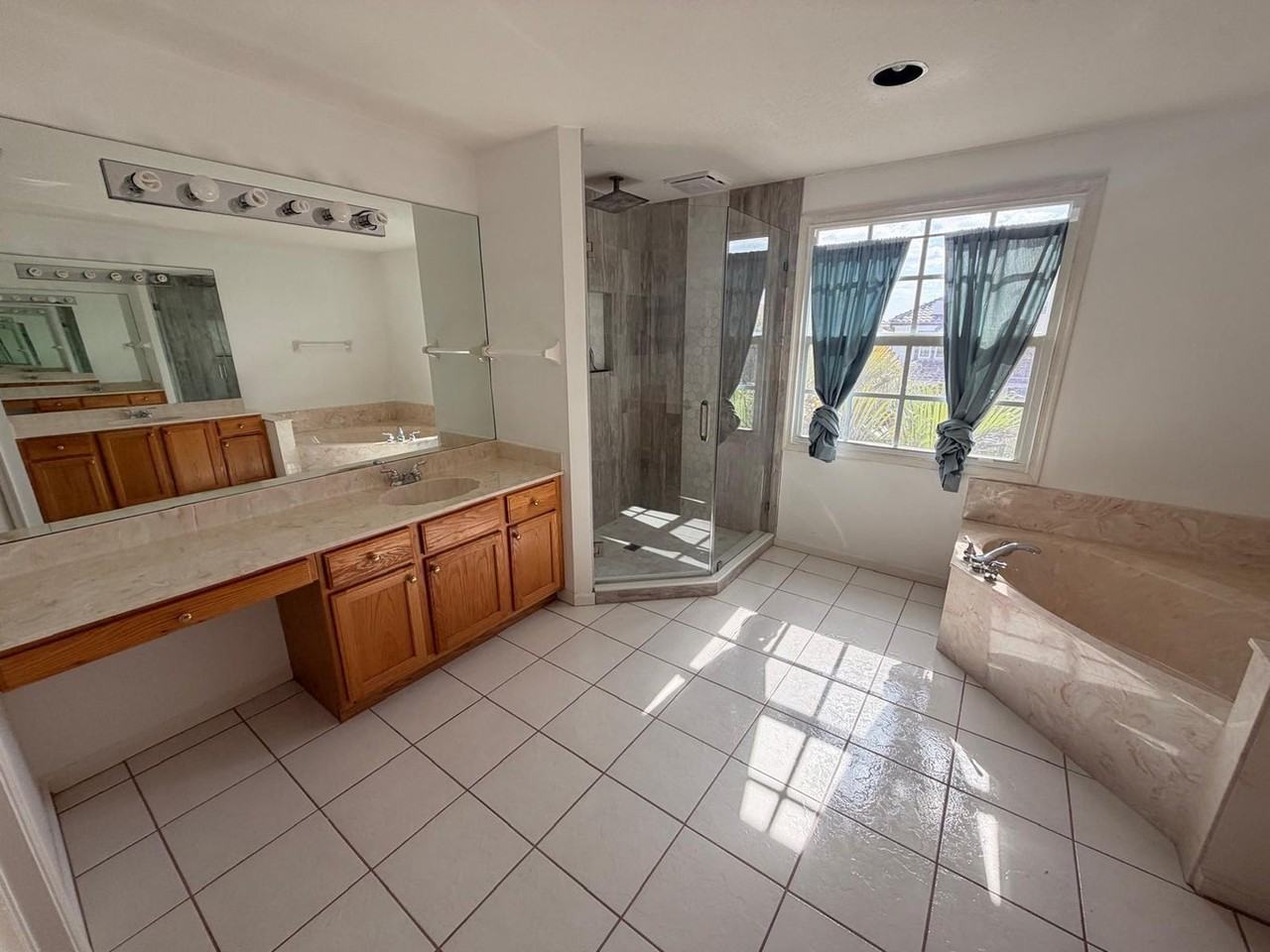 1226 Avondale Lane - Photo 6 of 9