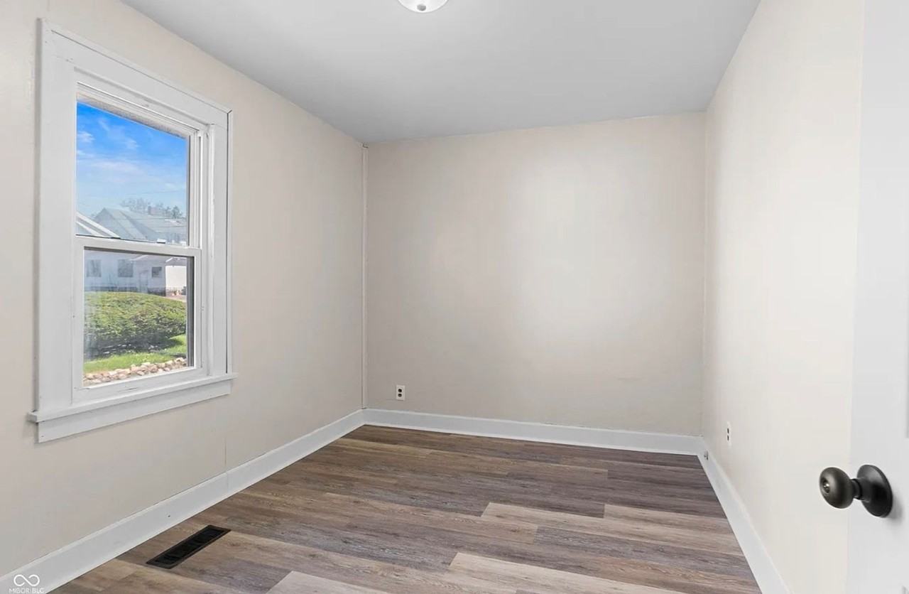 618 W 22nd St - Photo 3 of 11