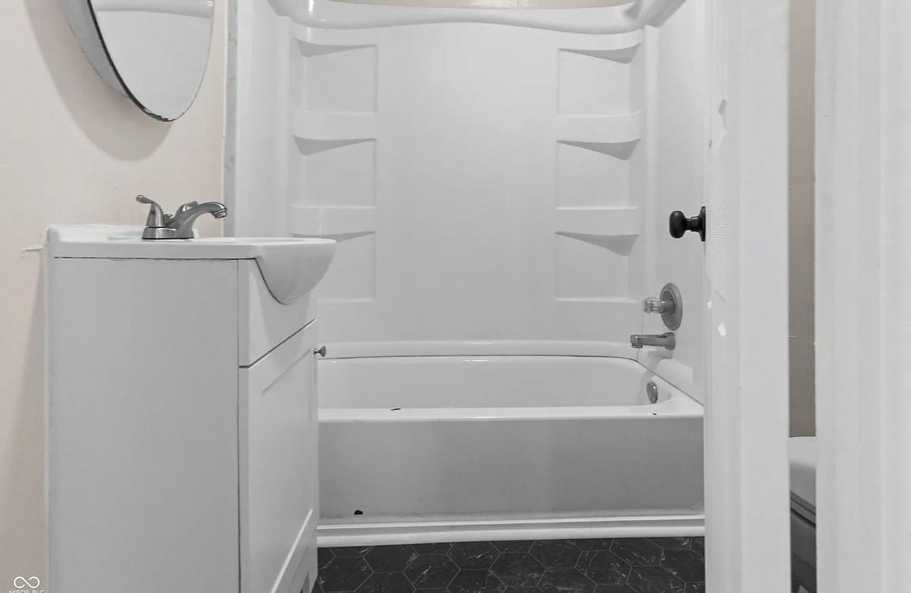 618 W 22nd St - Photo 4 of 11