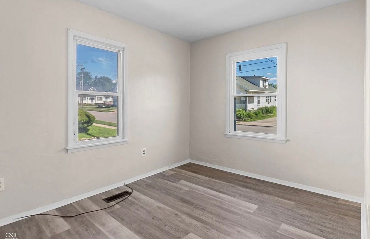 618 W 22nd St - Photo 5 of 11