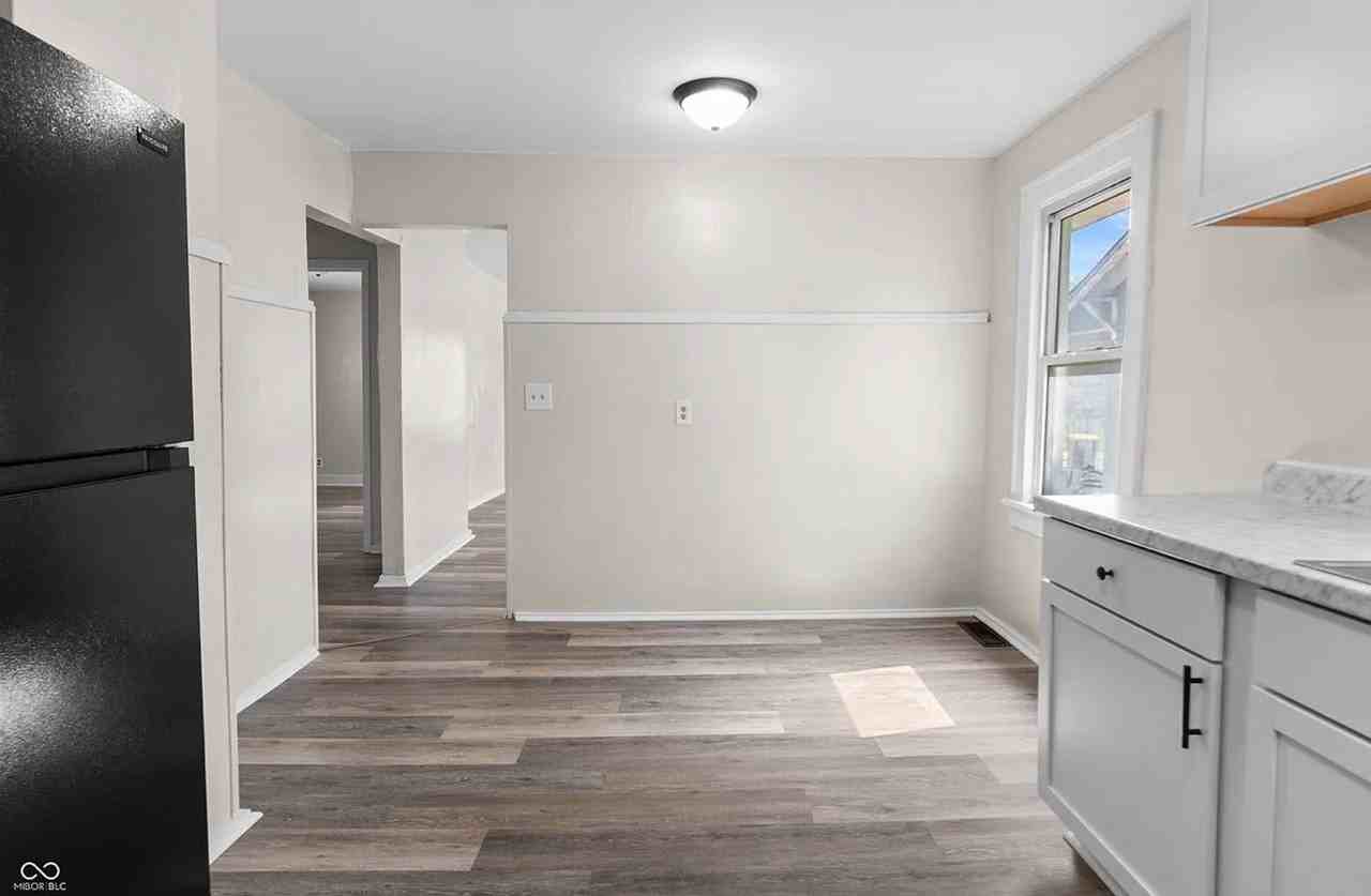 618 W 22nd St - Photo 6 of 11