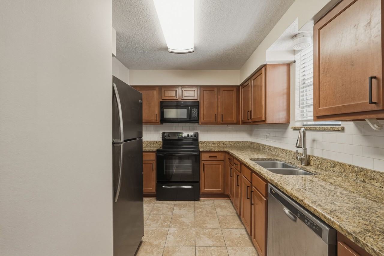 1757 El Camino Rd #4 - Photo 4 of 26