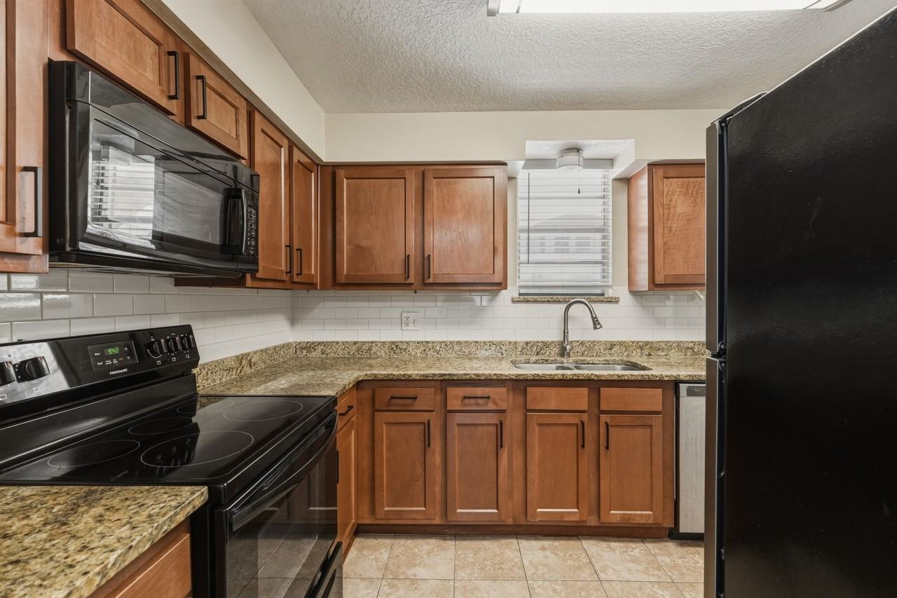 1757 El Camino Rd #4 - Photo 5 of 26