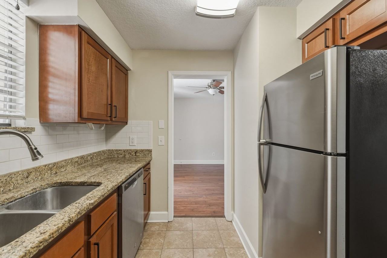 1757 El Camino Rd #4 - Photo 6 of 26