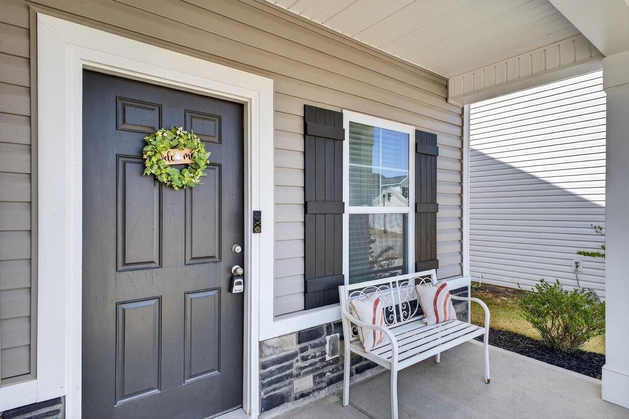 255 Mansell Park - Photo 3 of 35