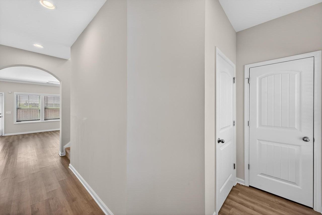 255 Mansell Park - Photo 4 of 35