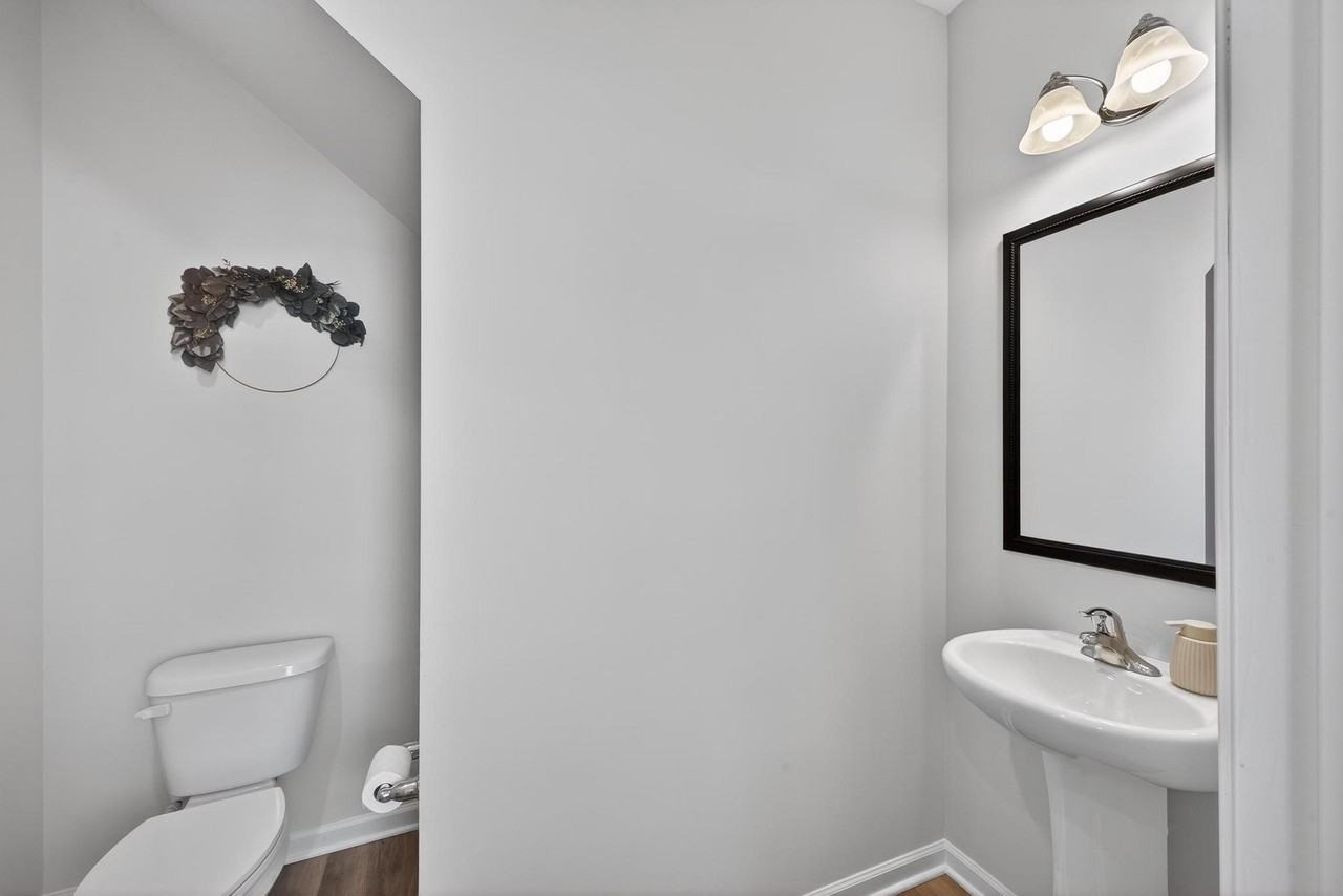 255 Mansell Park - Photo 5 of 35