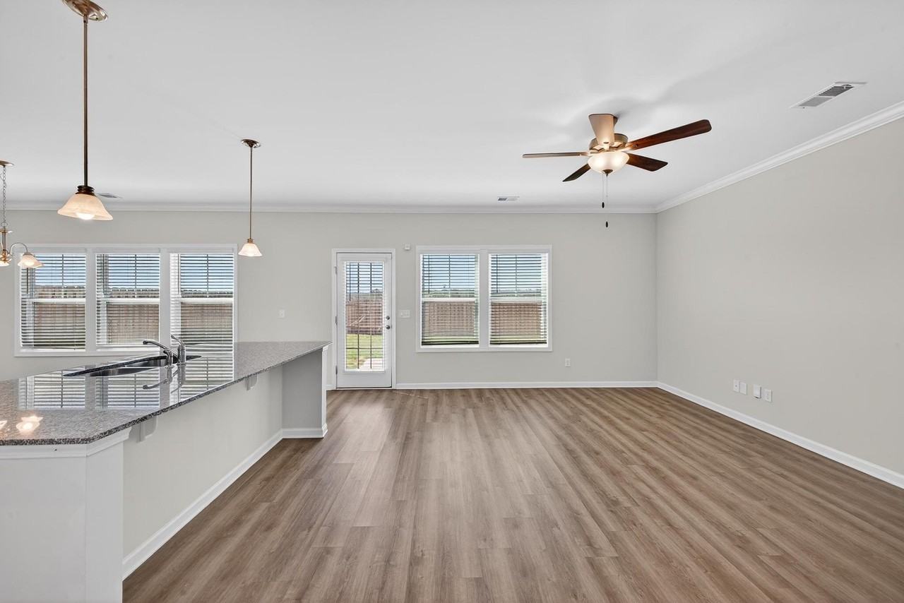 255 Mansell Park - Photo 6 of 35