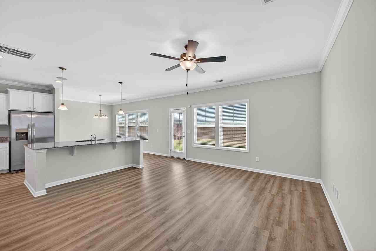 255 Mansell Park - Photo 7 of 35