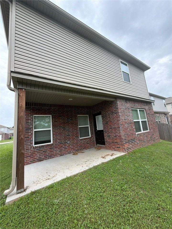 3211 Gulley Ln - Photo 2 of 17