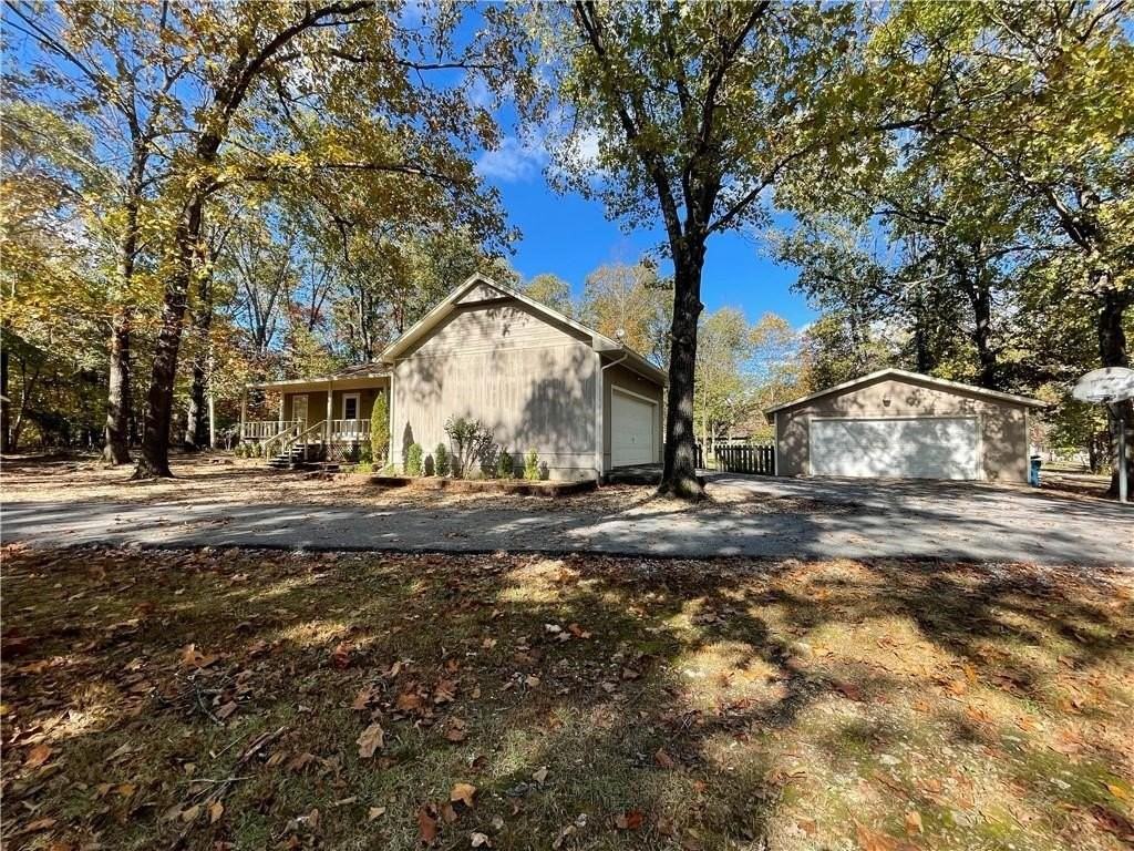 13676 Cardinal Cir - Photo 2 of 22