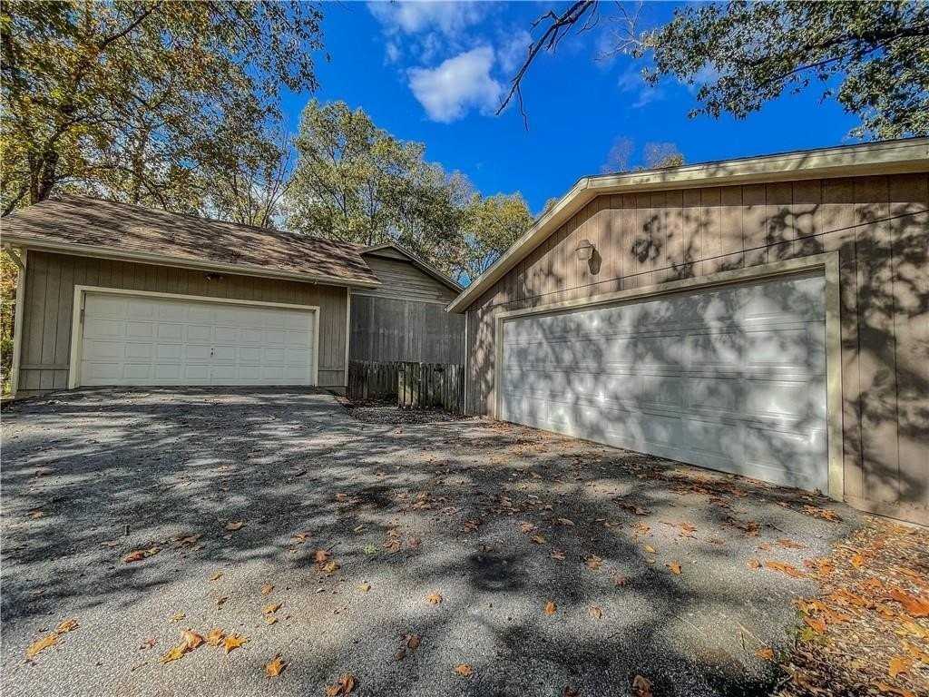 13676 Cardinal Cir - Photo 3 of 22
