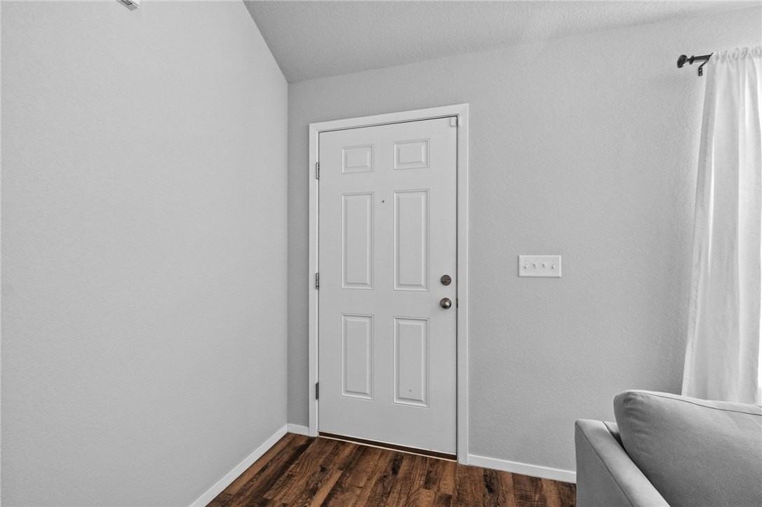 927 E Swift Dr - Photo 5 of 27