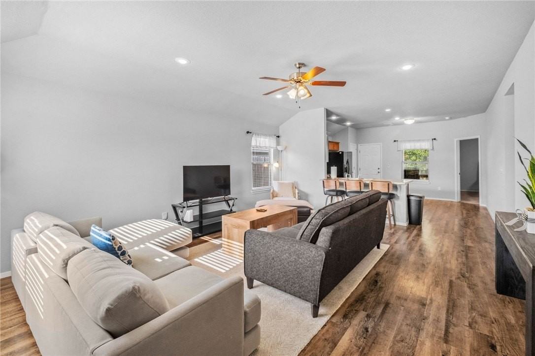 927 E Swift Dr - Photo 6 of 27