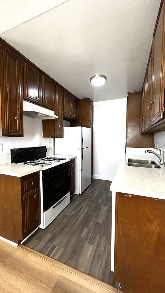 1220 Wellesley Avenue #8 - Photo 5 of 11