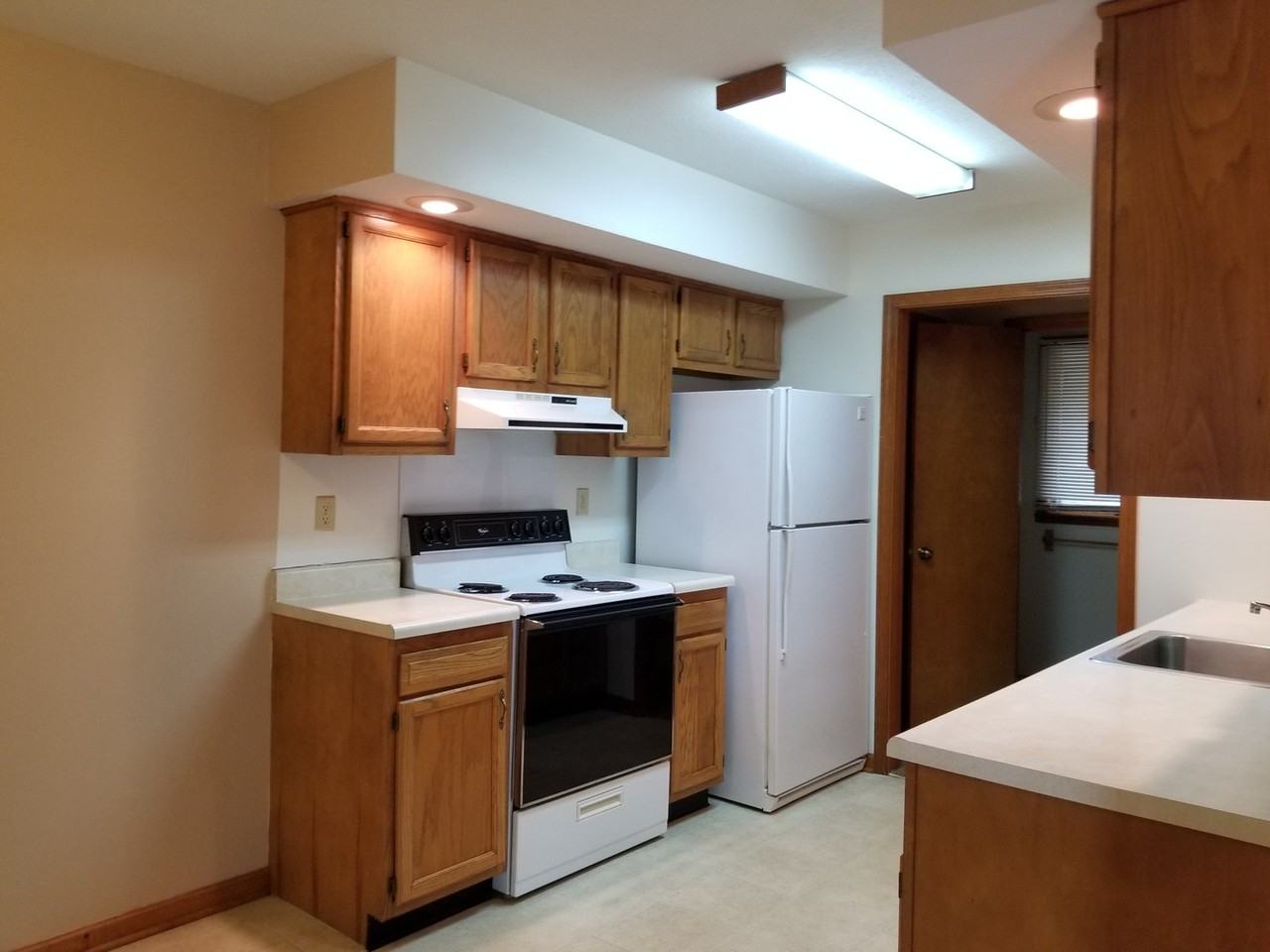 4998 Truesdel & Durnil - 4998 Truesdel Ct - B #B - Photo 4 of 21