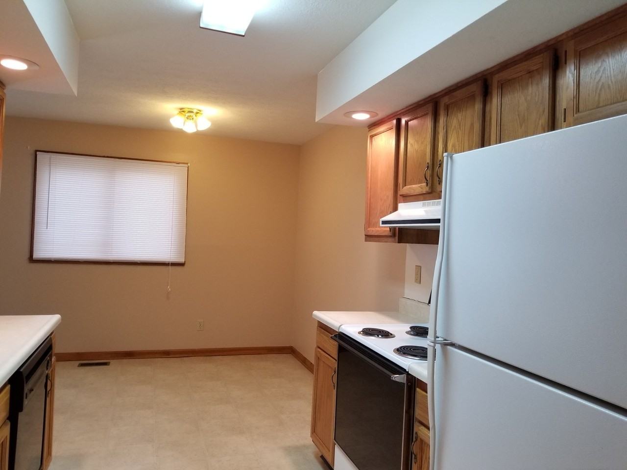 4998 Truesdel & Durnil - 4998 Truesdel Ct - B #B - Photo 6 of 21