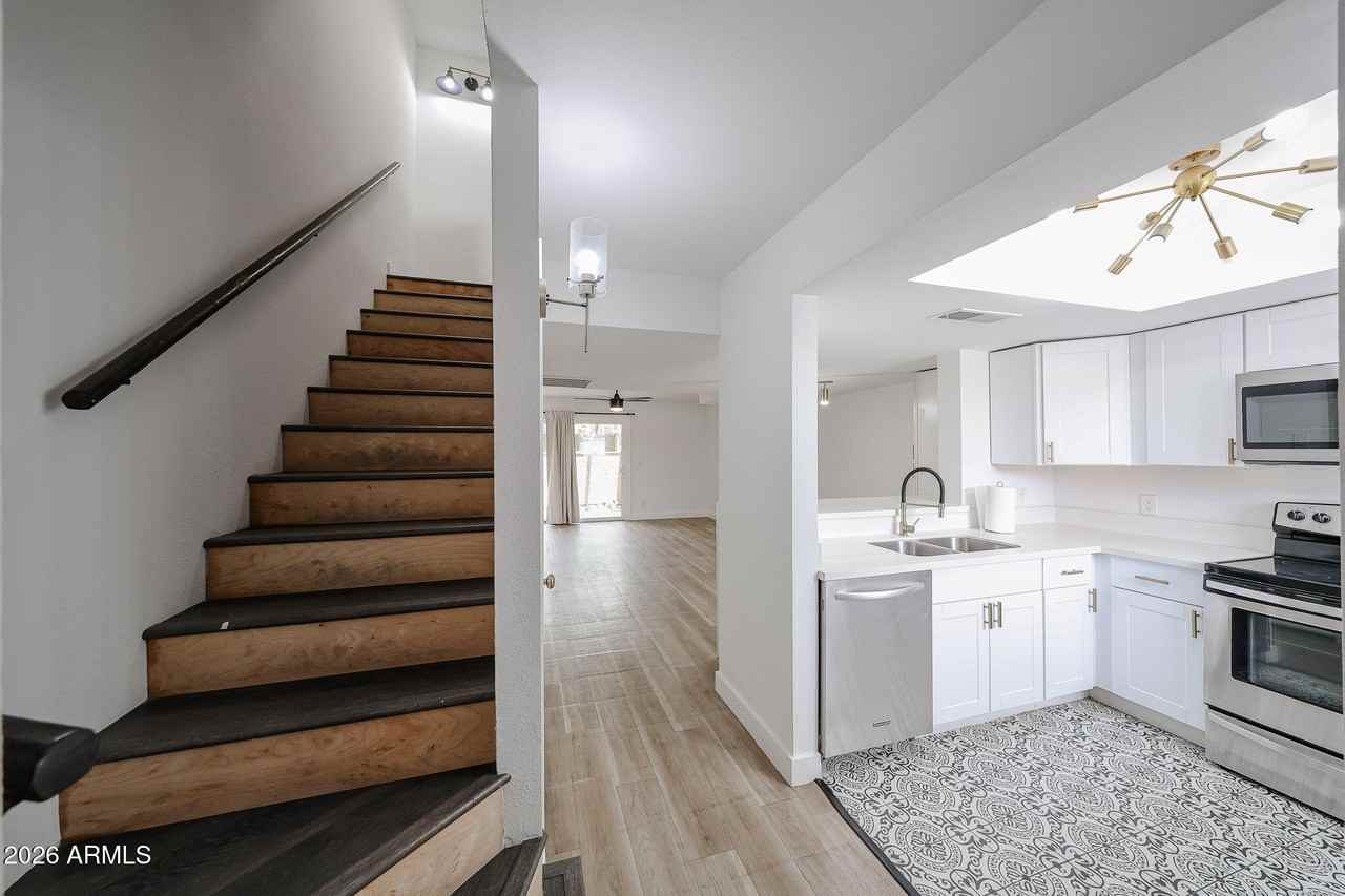 812 W 14th St - Photo 6 of 50