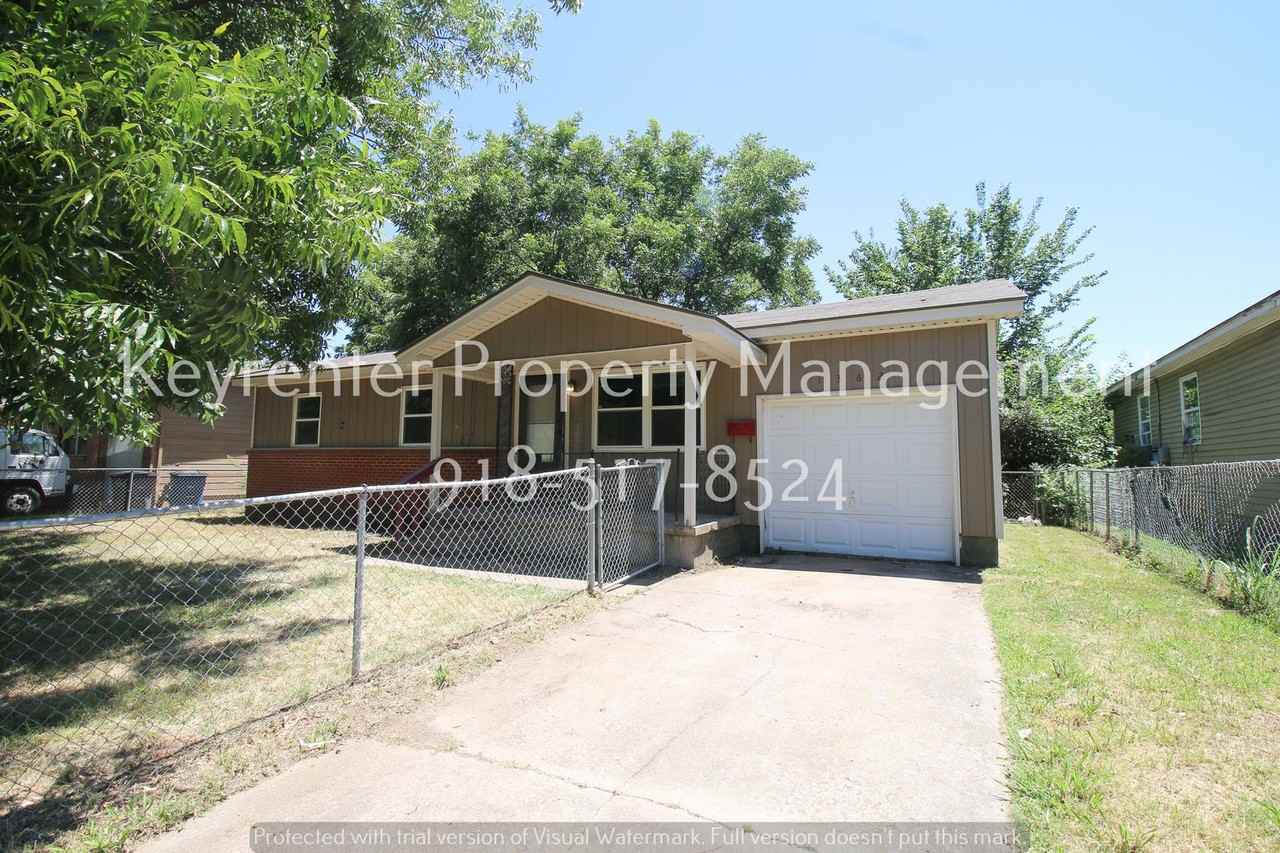 1362 E 52nd St N - Photo 3 of 21
