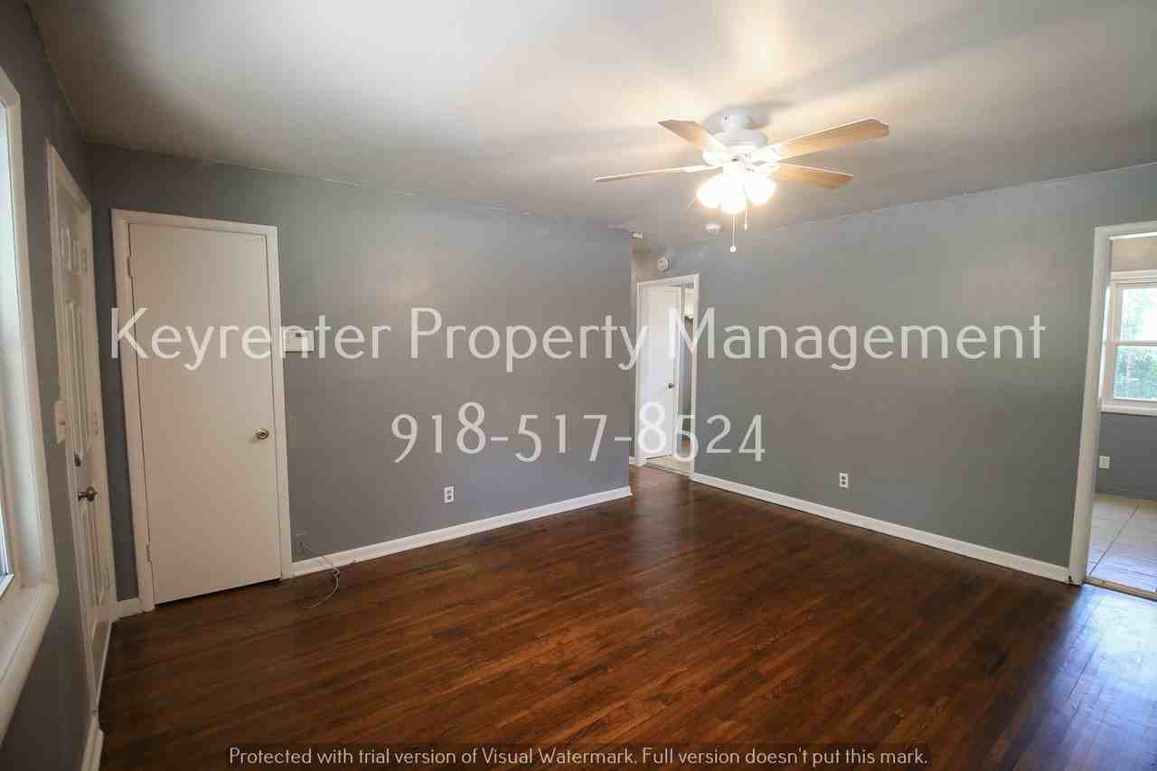 1362 E 52nd St N - Photo 4 of 21
