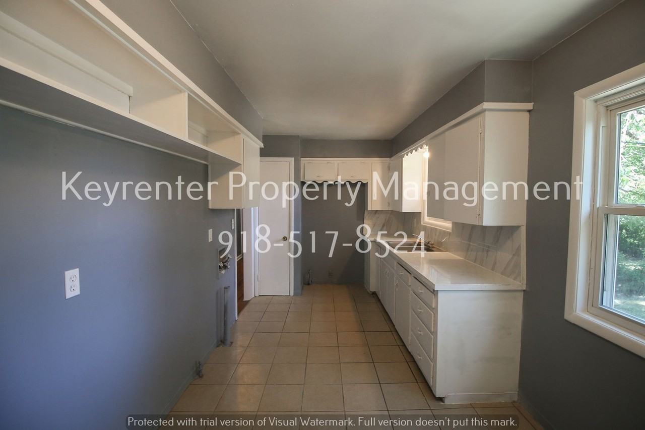 1362 E 52nd St N - Photo 6 of 21