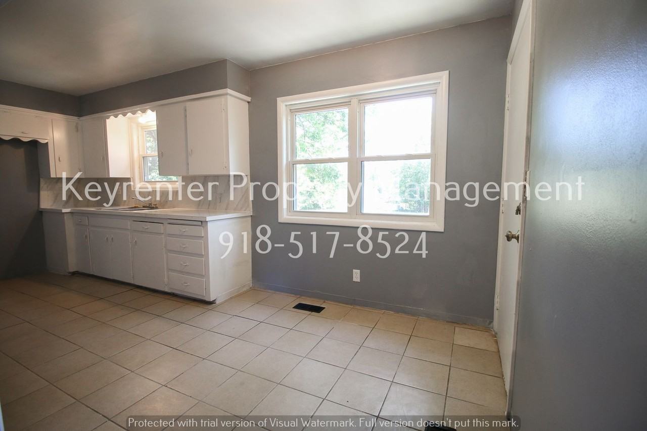 1362 E 52nd St N - Photo 7 of 21