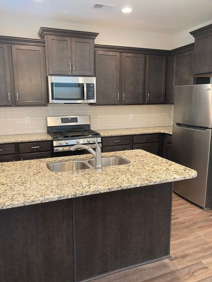 184 Northwood St - Photo 5 of 17