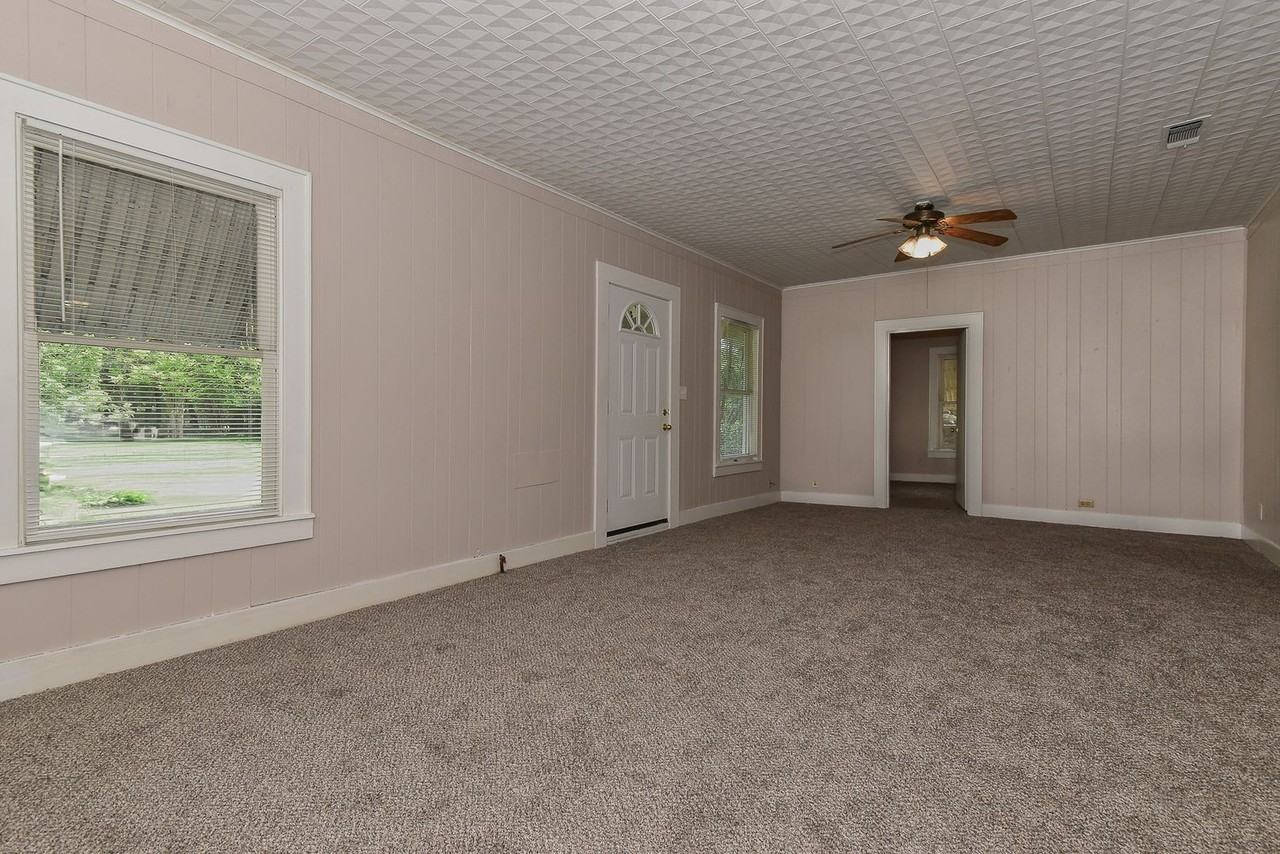 3814 Roberts St - Photo 3 of 27