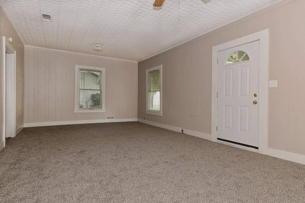 3814 Roberts St - Photo 4 of 27