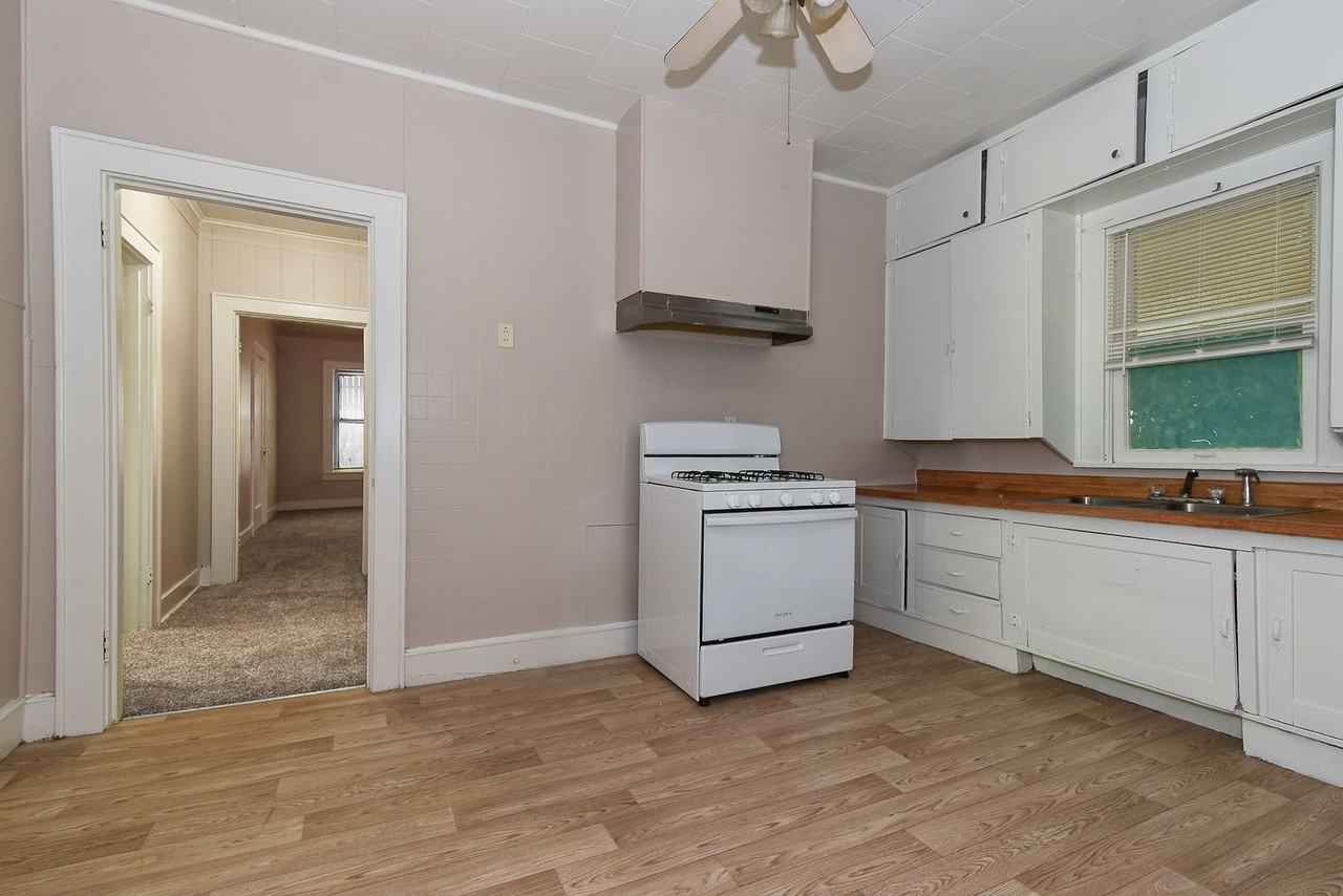 3814 Roberts St - Photo 6 of 27