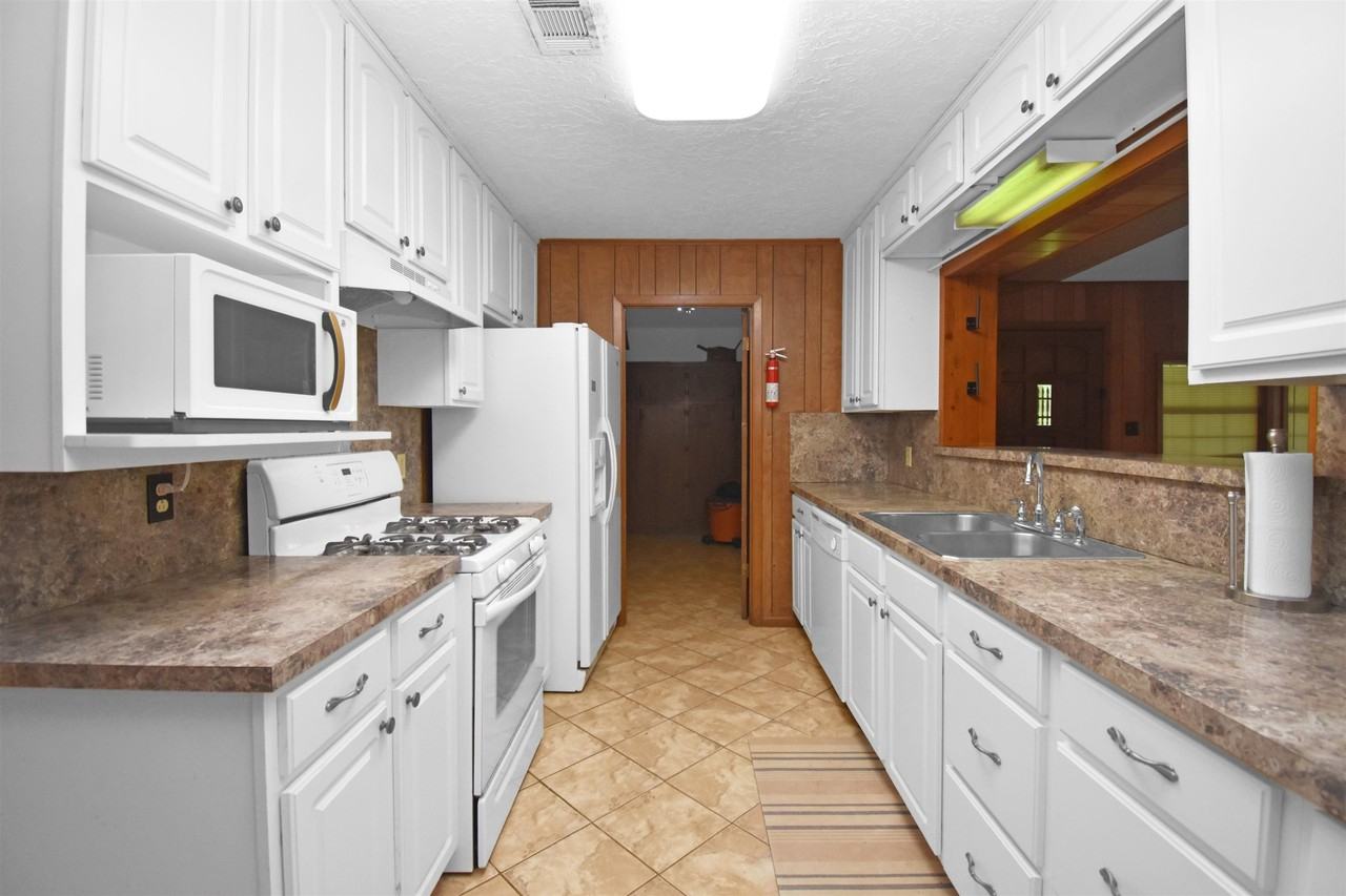 125 Mcpherson Dr - Photo 4 of 13