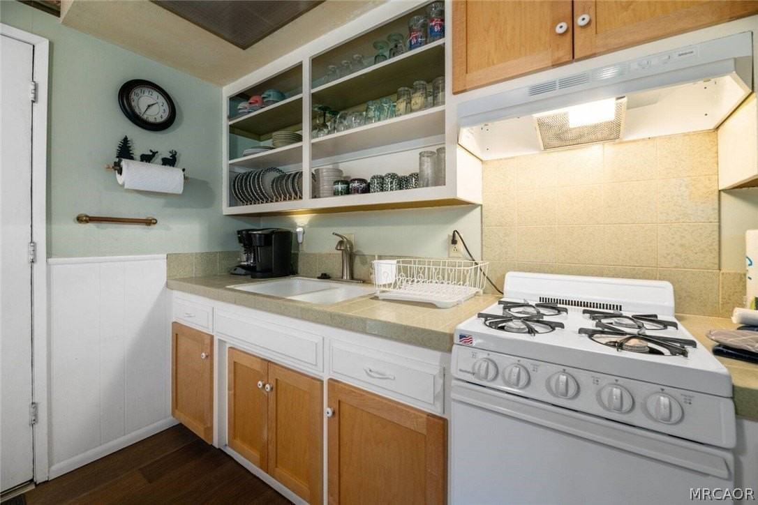 225 W Rainbow Blvd - Photo 5 of 16