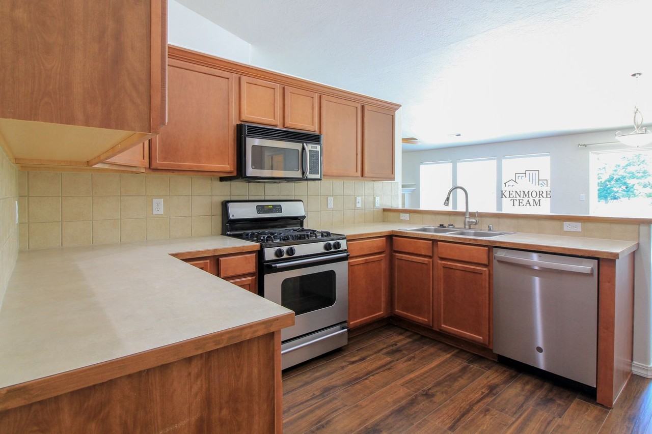 427 S Penn St - Photo 2 of 13