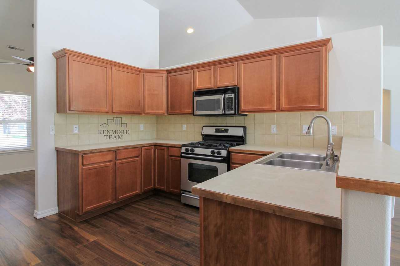 427 S Penn St - Photo 3 of 13
