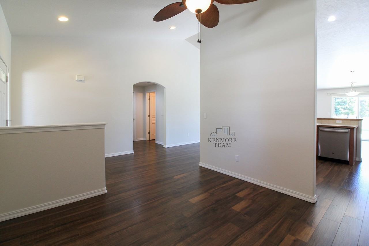 427 S Penn St - Photo 5 of 13