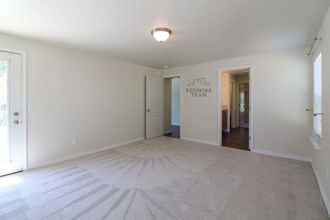 427 S Penn St - Photo 6 of 13