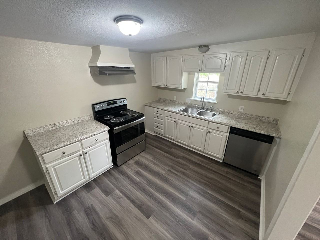 203 W Nolan St - Photo 2 of 9