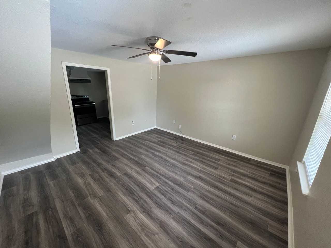 203 W Nolan St - Photo 3 of 9