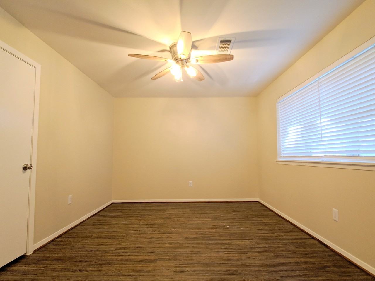 4805 Crepe Myrtle Ln - Photo 3 of 24