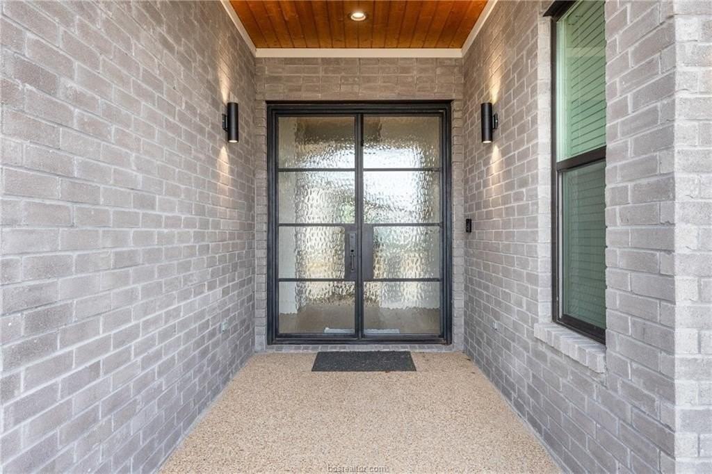 4906 Pearl River Ct - Photo 4 of 38