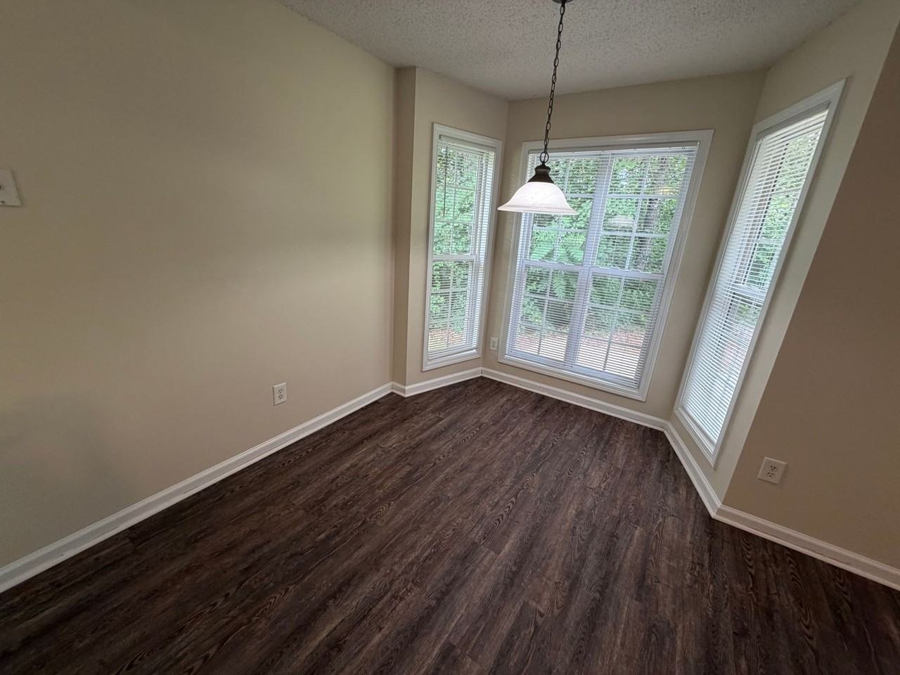 211 Ravenwood Ct - Photo 4 of 18