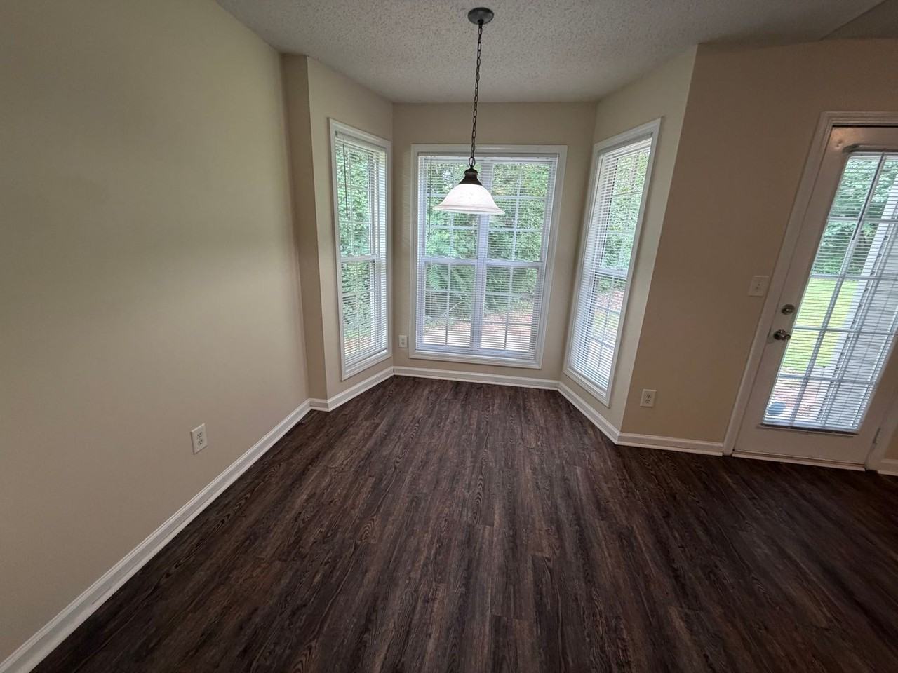 211 Ravenwood Ct - Photo 5 of 18