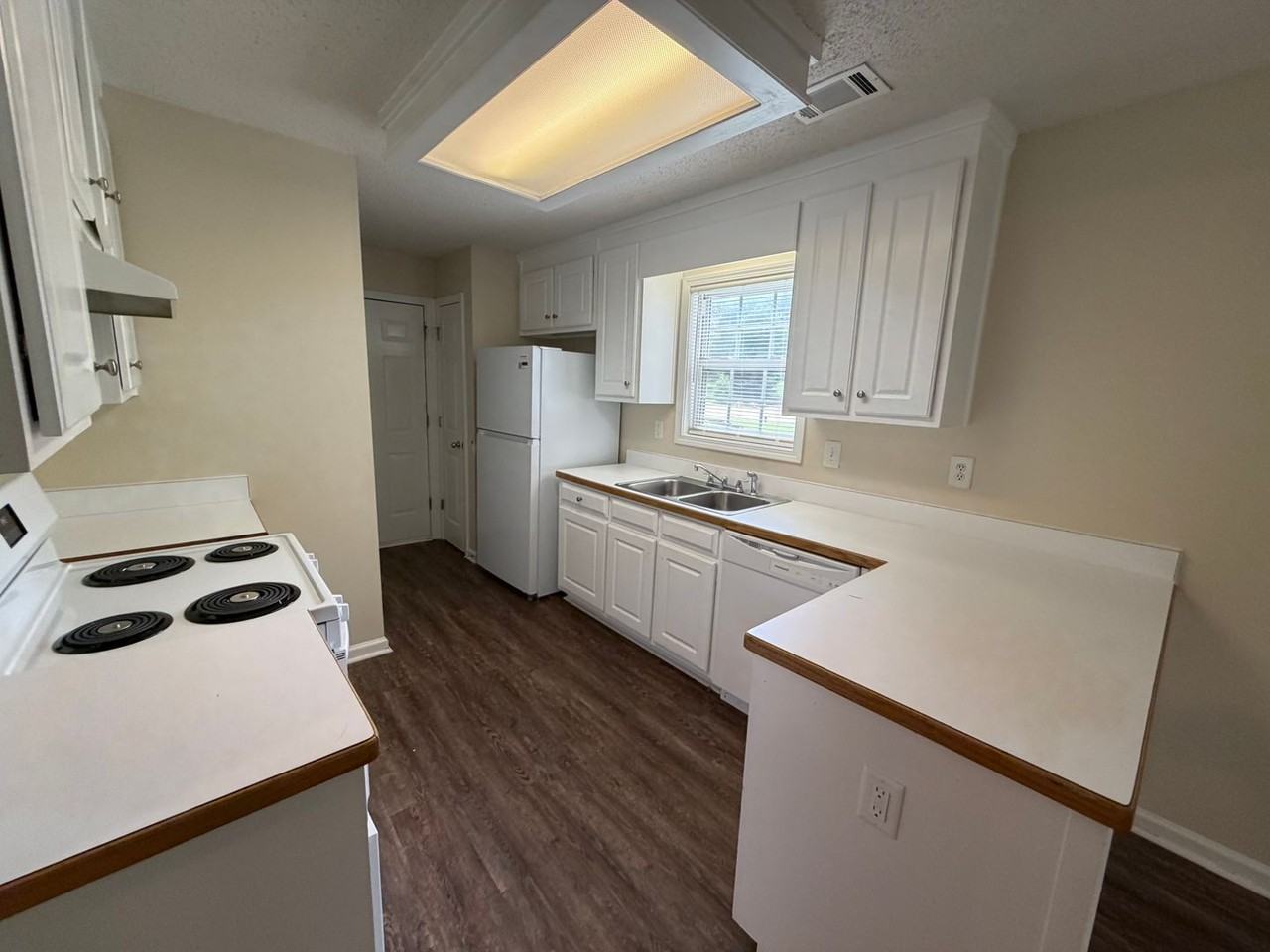211 Ravenwood Ct - Photo 6 of 18